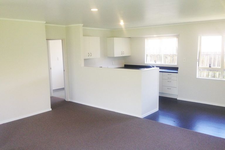 Photo of property in 17 Cretian Crescent, Henderson, Auckland, 0612