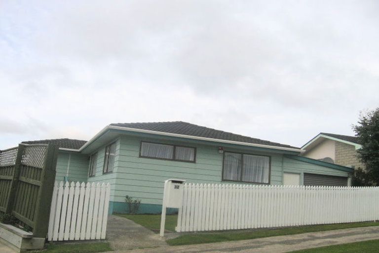 Photo of property in 32 Wisteria Grove, Maungaraki, Lower Hutt, 5010