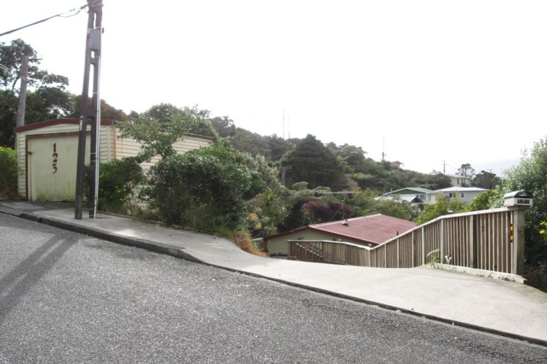 Photo of property in 123 Ruskin Road, Newlands, Wellington, 6037