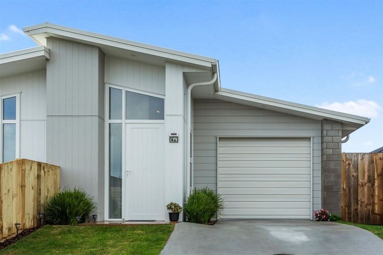 Photo of property in 4a Tiria Drive, Papamoa Beach, Papamoa, 3118