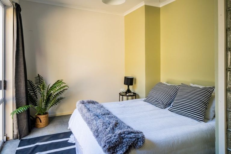 Photo of property in 15 Paekakariki Hill Road, Pauatahanui, Porirua, 5381