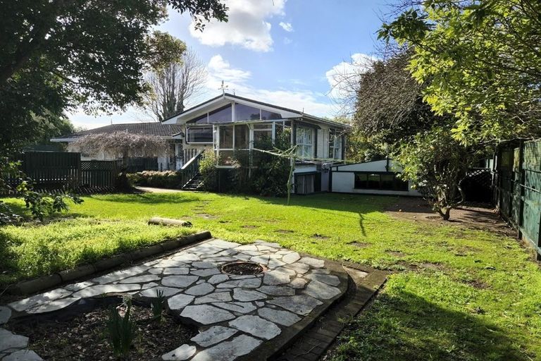 Photo of property in 27 Mirrabooka Avenue, Botany Downs, Auckland, 2010