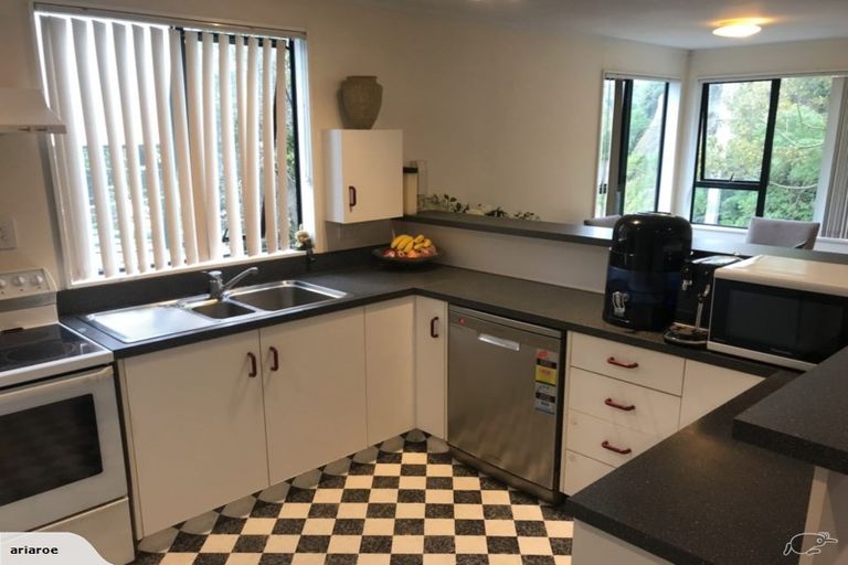 Photo of property in 18 Melrose Road, Island Bay, Wellington, 6023