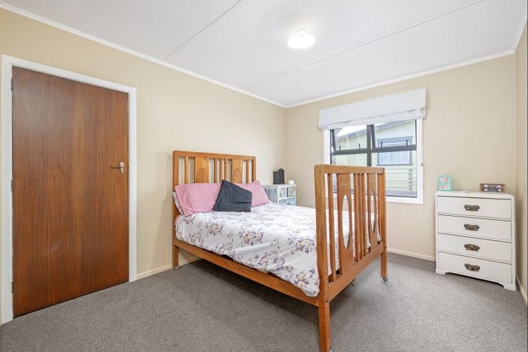 Photo of property in 60 Pinedale Crescent, Riversdale Beach, Masterton, 5872