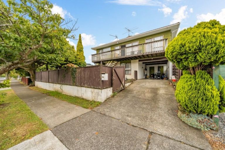 Photo of property in 27a Gemstone Drive, Birchville, Upper Hutt, 5018