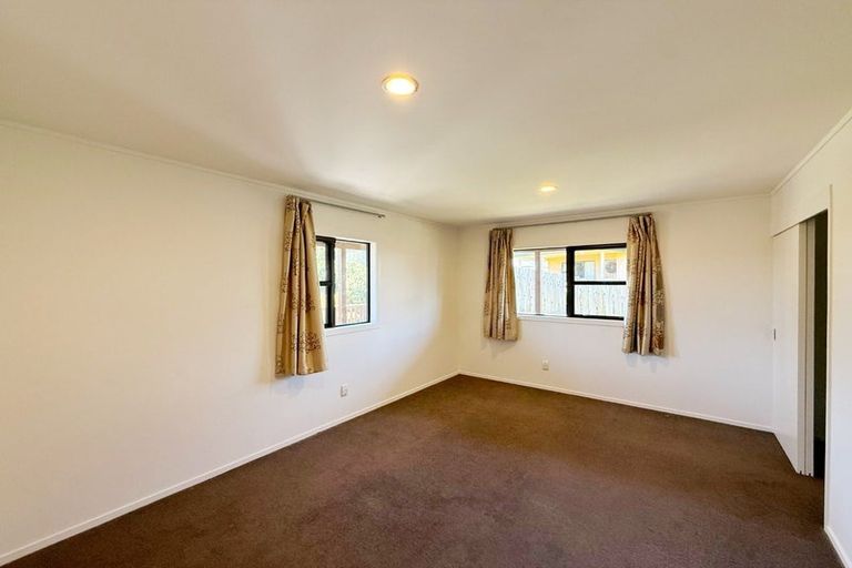 Photo of property in 113 Luckens Road, West Harbour, Auckland, 0618