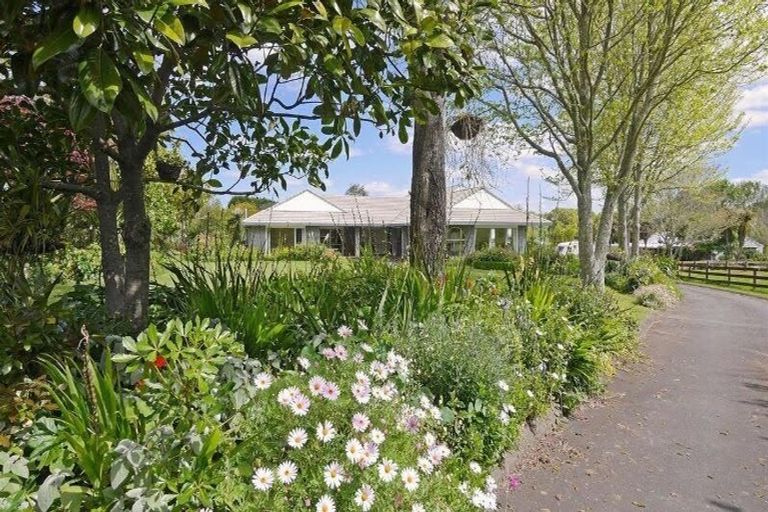 Photo of property in 211 Waihoehoe Road, Drury, 2577