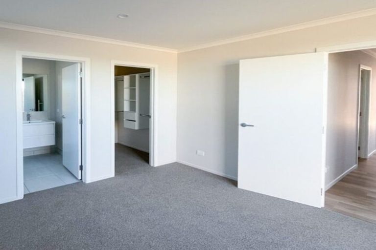 Photo of property in 18 Waruhia Crescent, Rototuna North, 3281
