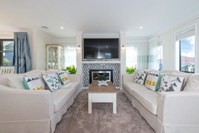 Photo of property in 35 Dida Park Drive, Kumeu, 0810