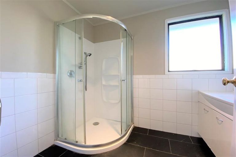 Photo of property in 6 West Harbour Drive, West Harbour, Auckland, 0618