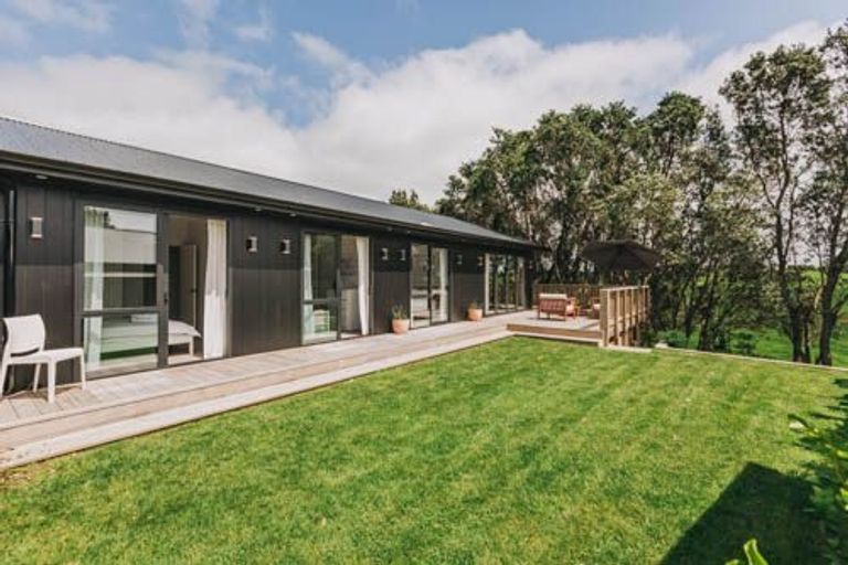 Photo of property in 16b Russell Drive, Oakura, 4314