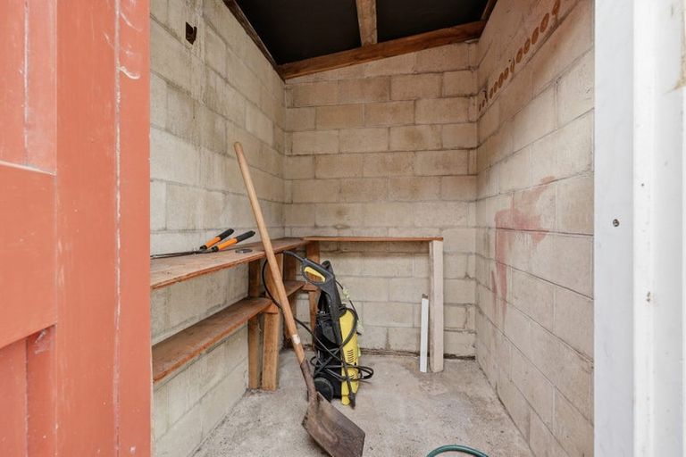 Photo of property in 160 Macandrew Road, South Dunedin, Dunedin, 9012