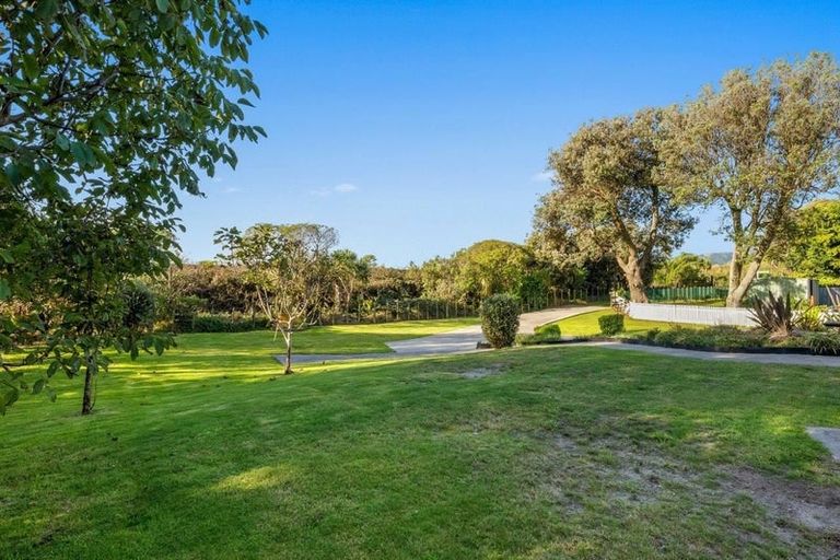 Photo of property in 2 Paetawa Road, Peka Peka, Waikanae, 5391