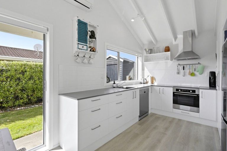 Photo of property in 3a Compton Place, Mount Maunganui, 3116