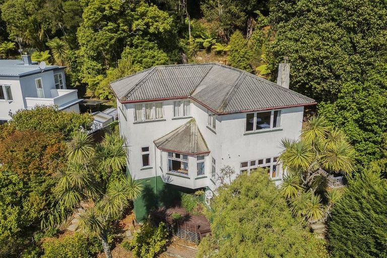 Photo of property in 33 Walter Road, Lowry Bay, Lower Hutt, 5013
