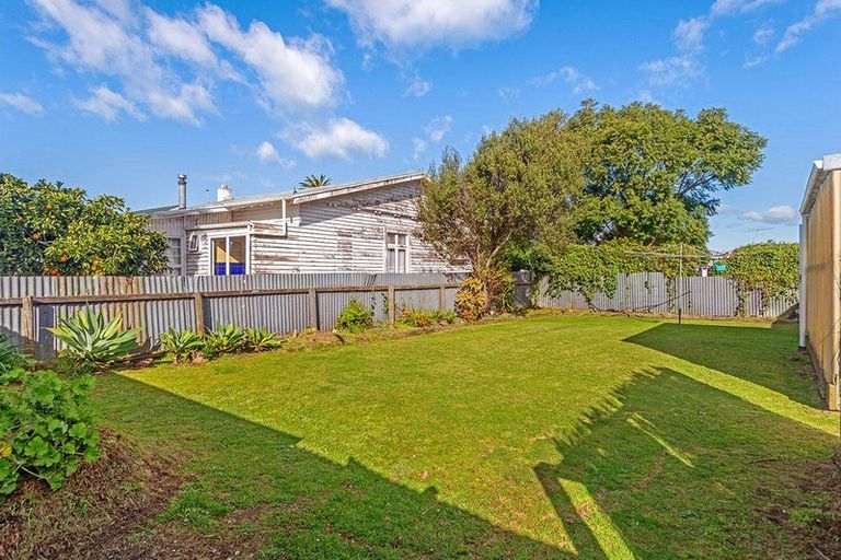 Photo of property in 16 Queens Road, Elgin, Gisborne, 4010