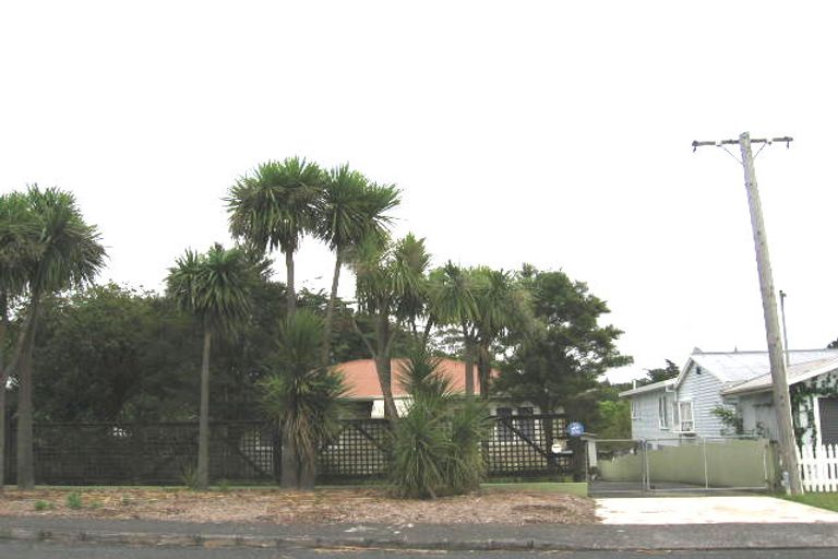 Photo of property in 45 Awaroa Road, Sunnyvale, Auckland, 0612