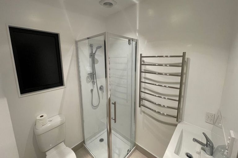 Photo of property in 1/41 High Road, Glenfield, Auckland, 0629