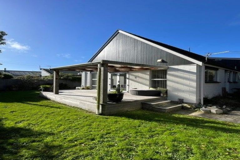Photo of property in 2/240a Estuary Road, South New Brighton, Christchurch, 8062
