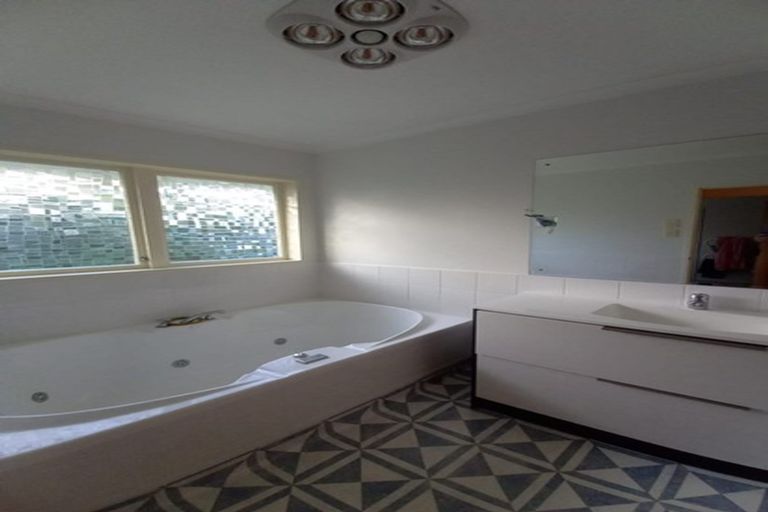 Photo of property in 4 Fernwood Place, Fitzherbert, Palmerston North, 4410