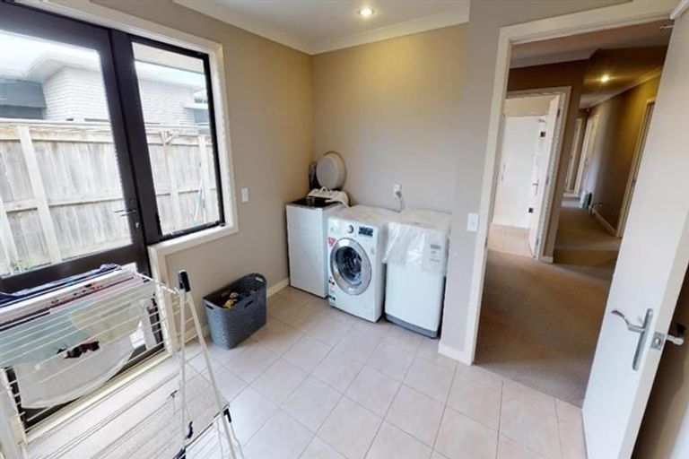 Photo of property in 19 Johnstone Drive, Fitzherbert, Palmerston North, 4410