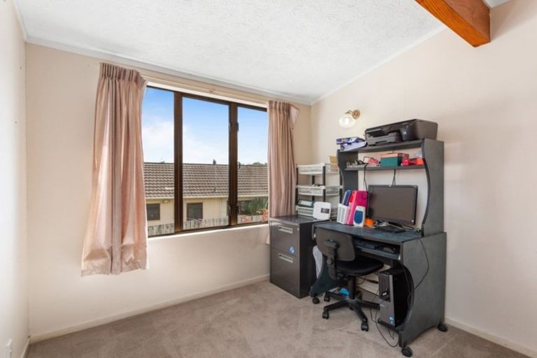 Photo of property in 4 Thistledew Place, Bayview, Auckland, 0629