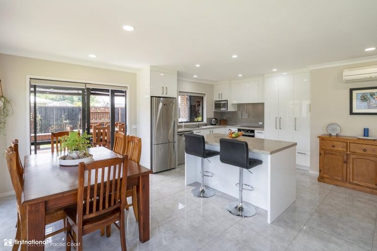 Photo of property in 22 Captain Wood Avenue, Whitianga, 3510