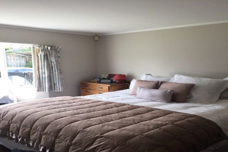 Photo of property in 1/3 River Road, Te Atatu Peninsula, Auckland, 0610