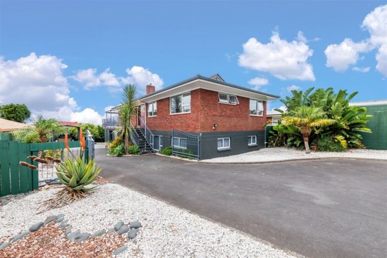 Photo of property in 201 Te Atatu Road, Te Atatu South, Auckland, 0610