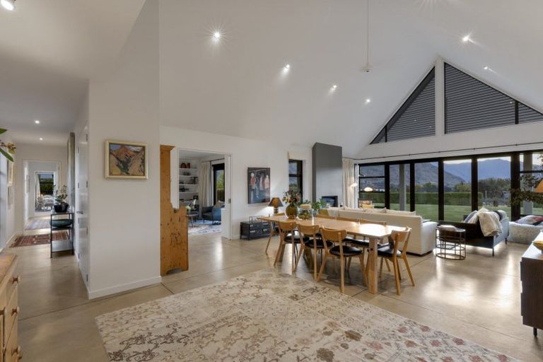 Photo of property in 251 Beacon Point Road, Wanaka, 9305