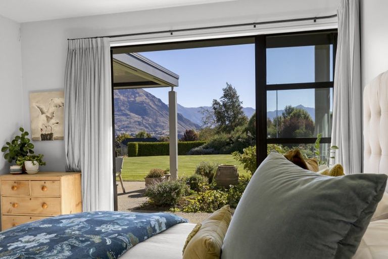 Photo of property in 251 Beacon Point Road, Wanaka, 9305