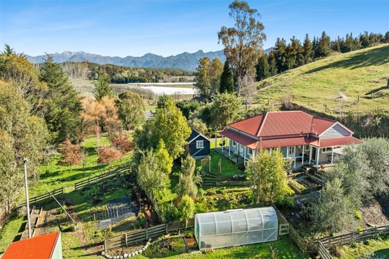 Photo of property in 2322 Moutere Highway, Lower Moutere, Upper Moutere, 7175