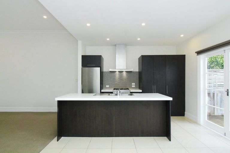 Photo of property in 68 Roxburgh Street, Mount Victoria, Wellington, 6011