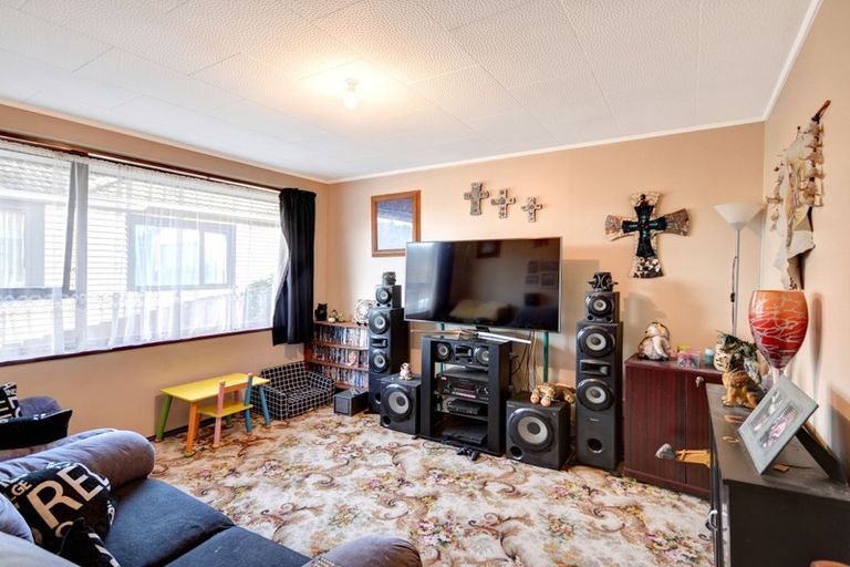 Photo of property in 124 Main Road South, Green Island, Dunedin, 9018