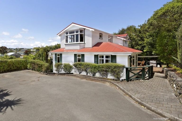 Photo of property in 20 Homewood Crescent, Karori, Wellington, 6012