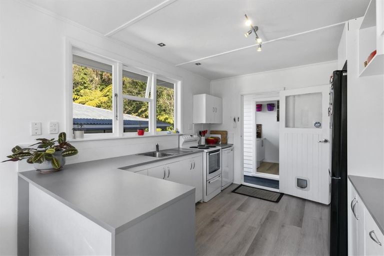 Photo of property in 47 Bird Grove, Stokes Valley, Lower Hutt, 5019