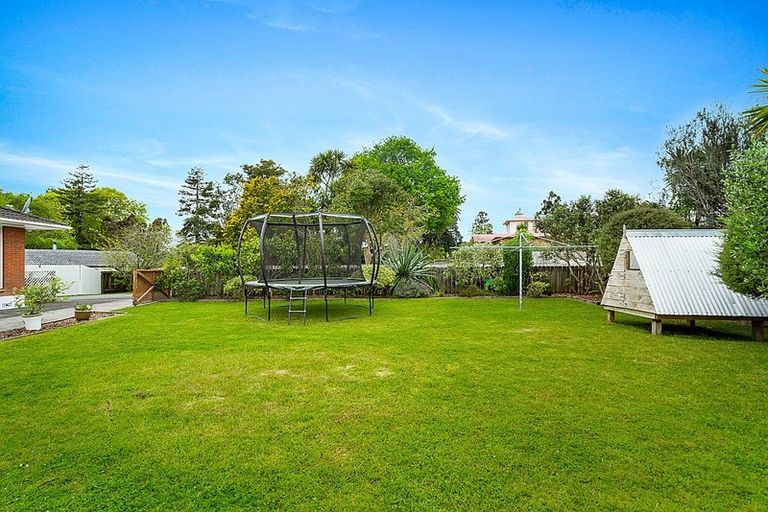 Photo of property in 23 Lucinda Place, Glen Eden, Auckland, 0602