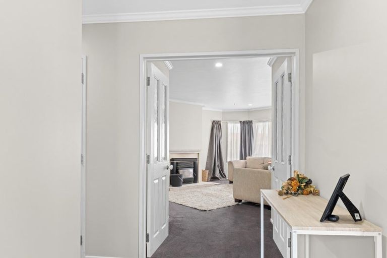 Photo of property in 10 Saint Ives Grove, Whalers Gate, New Plymouth, 4310