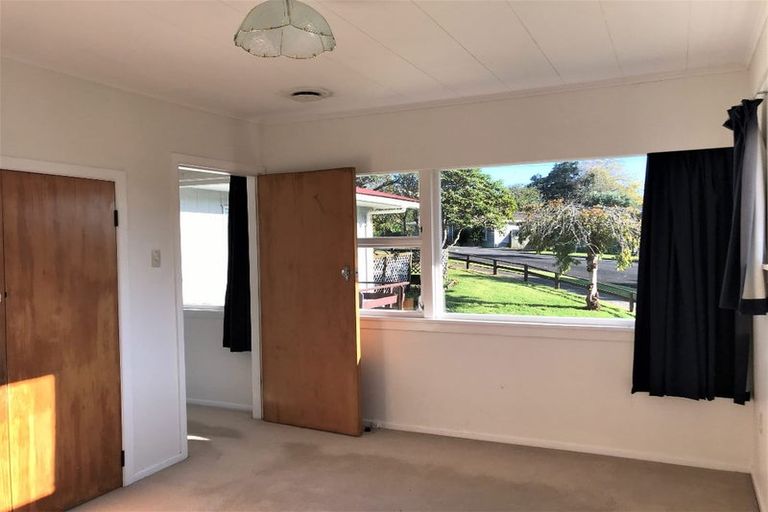 Photo of property in 18 Beaumont Crescent, Frankleigh Park, New Plymouth, 4310