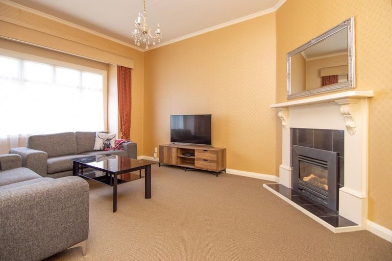 Photo of property in 402 Featherston Street, Palmerston North, 4414