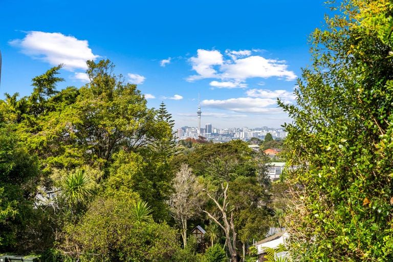 Photo of property in 2/8 City View Terrace, Birkenhead, Auckland, 0626