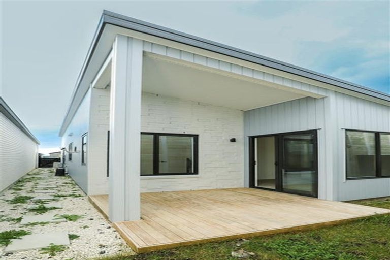 Photo of property in 71 Puwha Street, Massey, Auckland, 0614