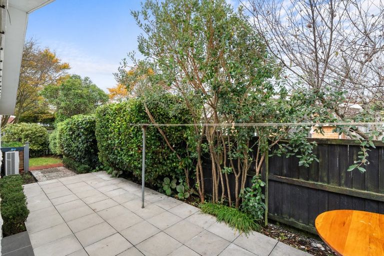 Photo of property in 35 Montclare Avenue, Avonhead, Christchurch, 8042