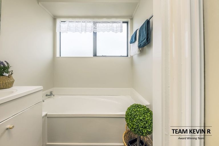 Photo of property in 2/9 Janese Place, Weymouth, Auckland, 2103