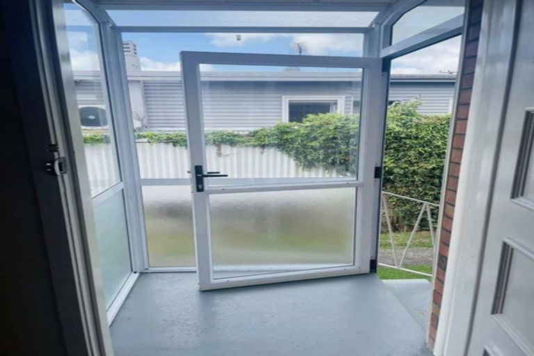 Photo of property in 2/43 Shakespeare Road, Milford, Auckland, 0620