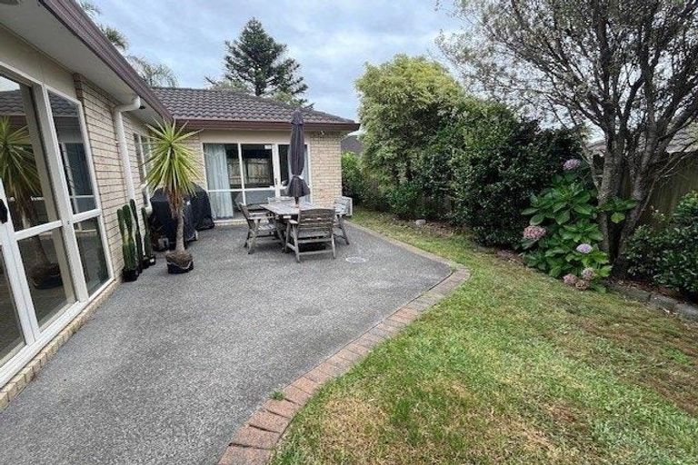 Photo of property in 28 Craigavon Drive, East Tamaki, Auckland, 2013