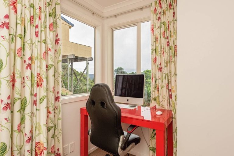 Photo of property in 42a Landsdowne Terrace, Karori, Wellington, 6012