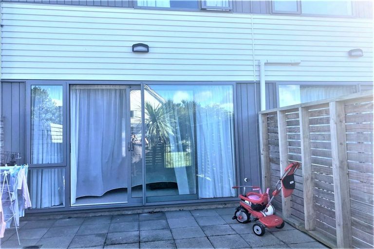 Photo of property in 15/2 Stone Street, Miramar, Wellington, 6022