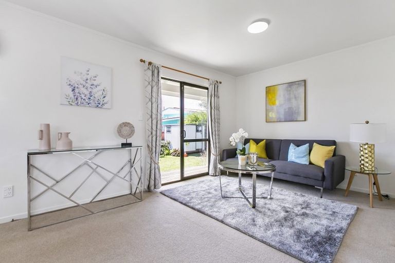 Photo of property in 1/37 View Road, Henderson, Auckland, 0612