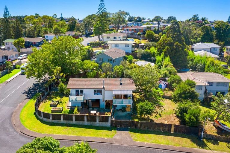 Photo of property in 22 Redwood Drive, Massey, Auckland, 0614